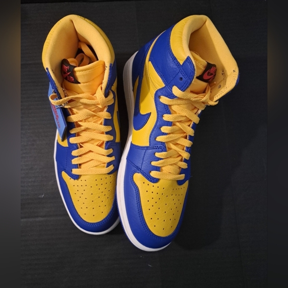 Nike WMNS AirJordan 1 High OG Game Royal and Varsity Maize New Size 9.5 - Picture 4 of 14